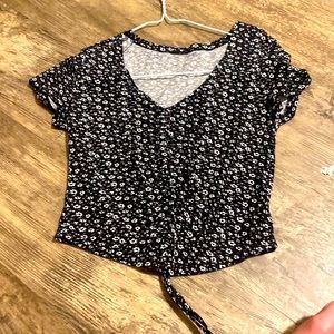 from shein, crop top and adjustable, size xs barely worn super cute